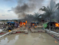Puluhan Dompeng Dibakar, Kapolres Bungo Pimpin Operasi Penindakan PETI di Desa Sungai Buluh