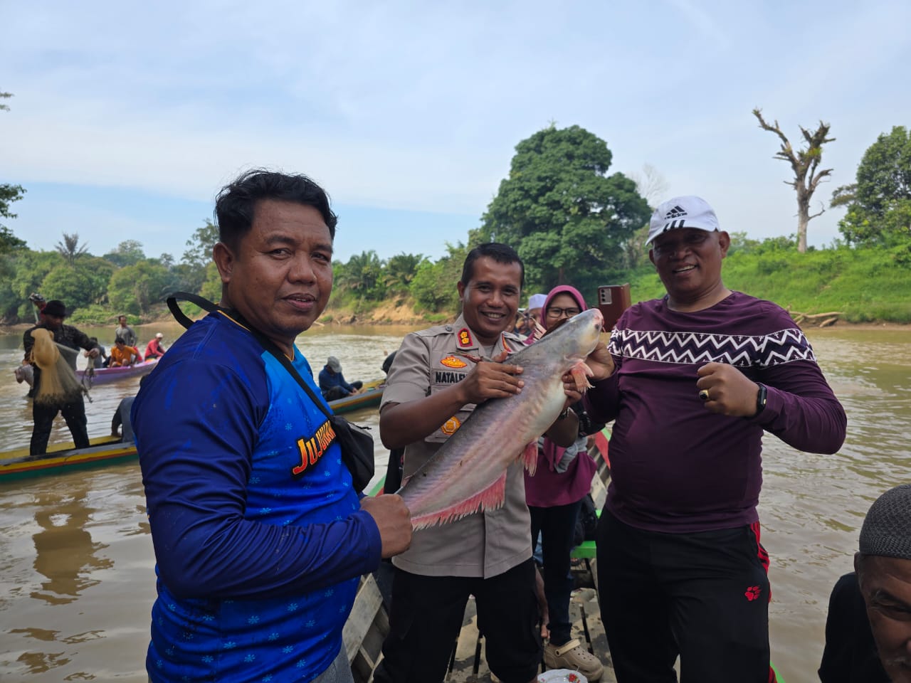 Panen ikan Kapolres Bungo Bersama Masyaeakat
